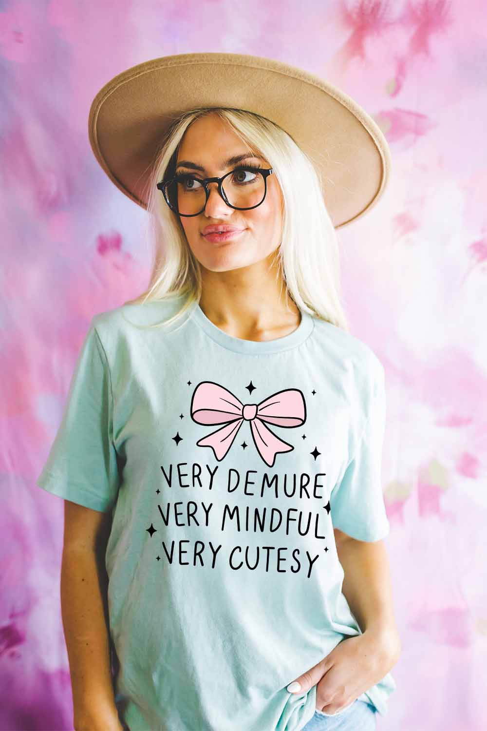 Women Graphic Tee | Very Demure