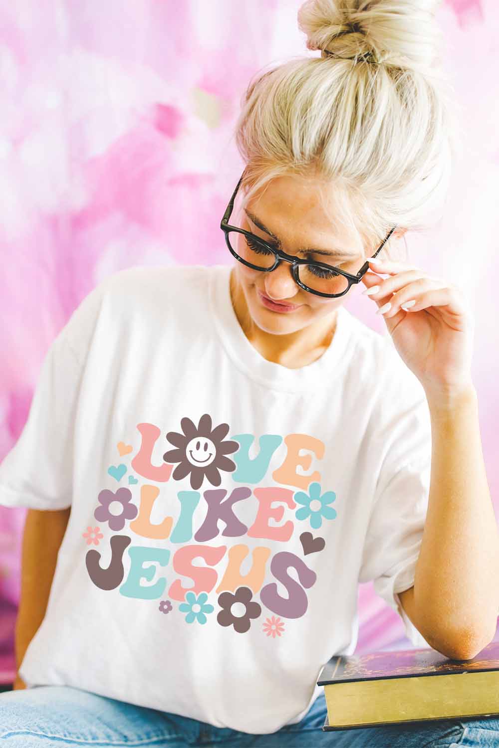 Women Graphic Tee | Love Like Jesus